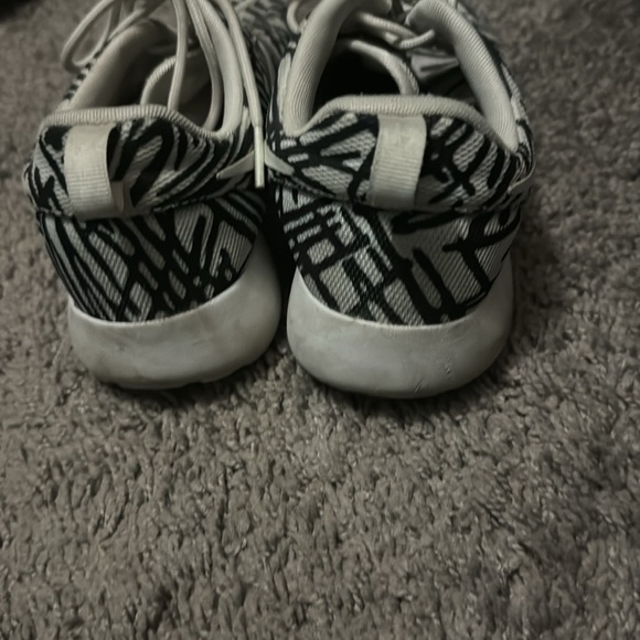 Women’s. Athletic shoes - Picture 3 of 4